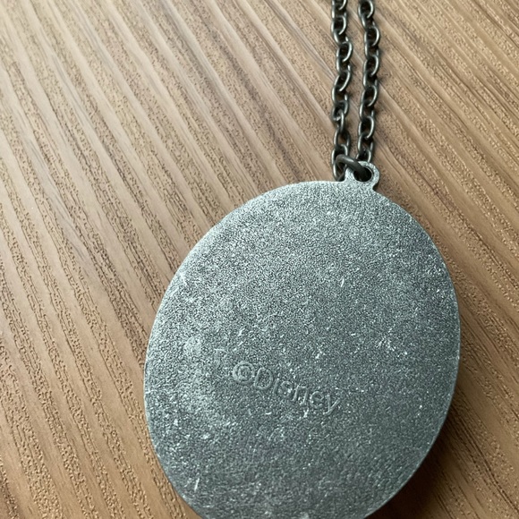 Alice in wonderland Cheshire Cat necklace - Picture 3 of 3